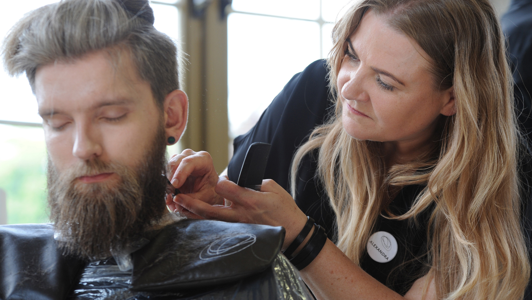 Kempf Friseure Alexandra beim Arbeiten21